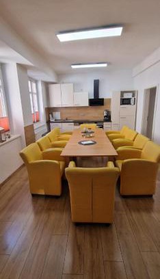 Daberstedt Apartment | Für Gruppen und Familien - große Ferienwohnung Nähe Stadtpark, 4 Schlafzimmer, 2 Bäder, Terrasse, Parkplatz