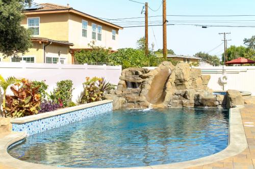 Southwest Anaheim House | F-33 Walts Place