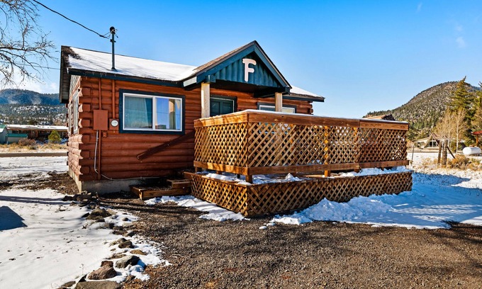 South Fork Cabin | "F" Fox Cabin: Private hot tub! “F”