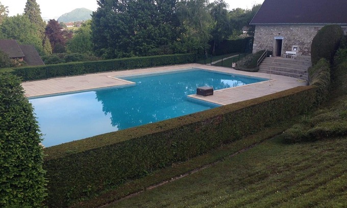 Annecy-le-Vieux Apartment | F1 bis in a luxury apartment with shared pool and tennis court, lake view