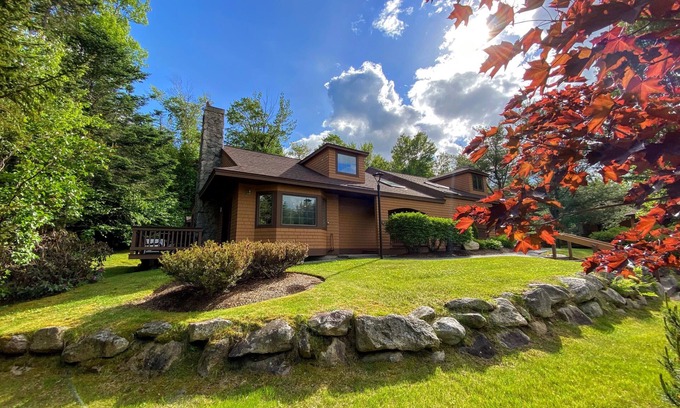 Bretton Woods Cottage | F9 Renovated Bretton Woods slopeside condo with 2 living rooms, foosball, air hockey, dog friendly!