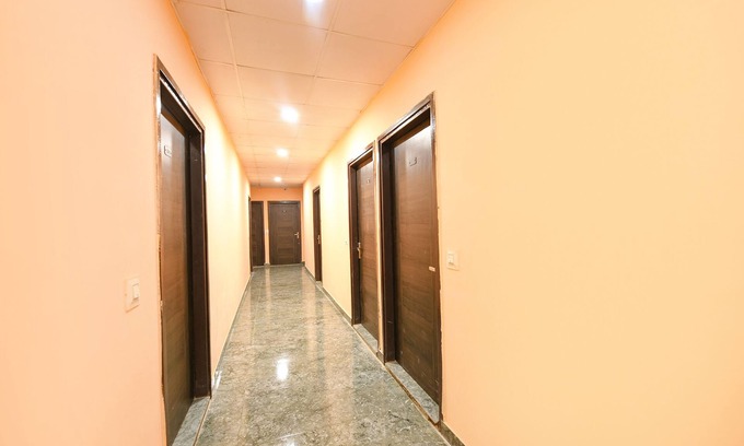 New Delhi Hotel | Fabexpress Dream Palace I