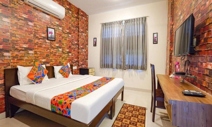 Kalyan Nagar Hotel | FabExpress Kings Suites HRBR Layout