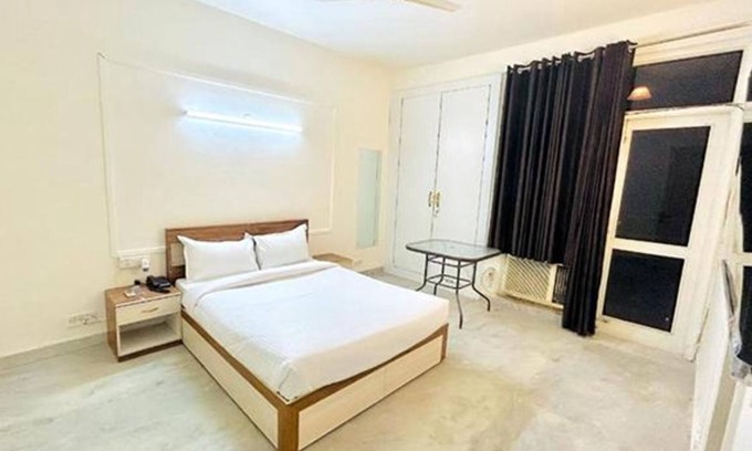 Greater Kailash Hotel | Fabexpress Luxury Home Stay