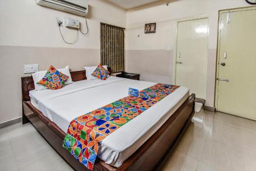 Tirupati Hotel | FabHotel Aditya Yatri Nivas - Nr Tirupati Railway Station