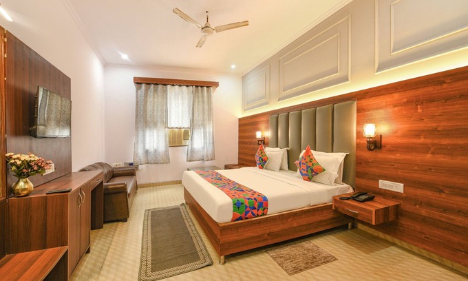 Sahibabad Hotel | Fabhotel Black Stone Palace