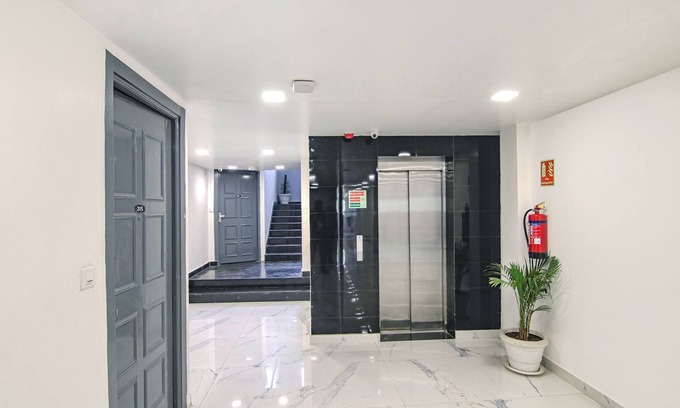 Delhi Hotel | FabHotel Chawla House