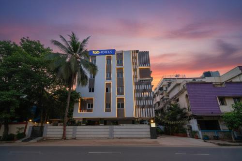 Banjara Hills Hotel | Fabhotel Cinco Primera Nr LV Prasad, Banjara Hills