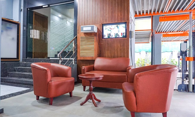 Hadapsar Hotel | Fabhotel Everest Inn