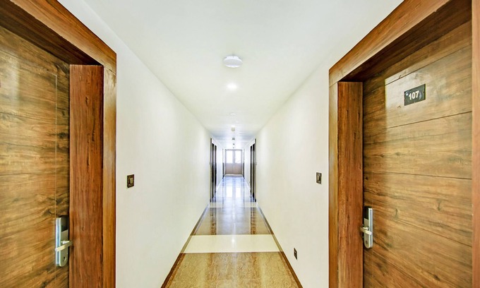 Sector 31 Hotel | Fabhotel Golden Leaf
