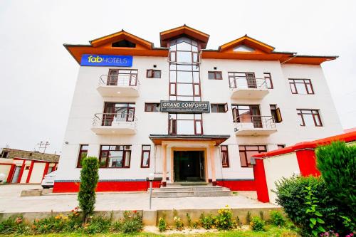 Srinagar Hotel | FabHotel Grand Comforts