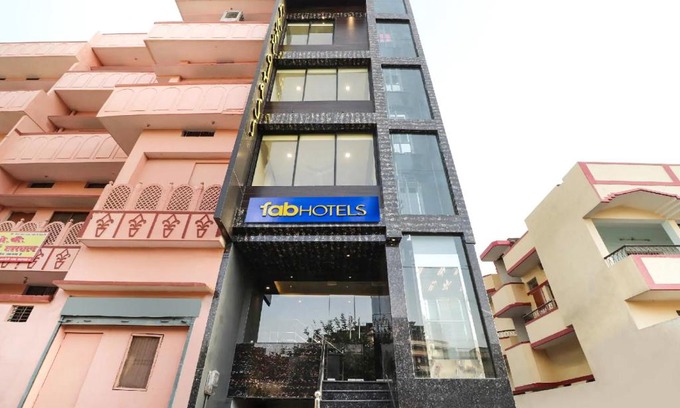Varanasi Hotel | Fabhotel Lemon Grass