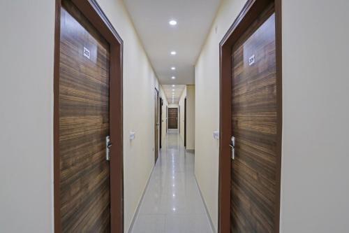 Pashim Vihar Hotel | FabHotel Mannat Bhera Enclave