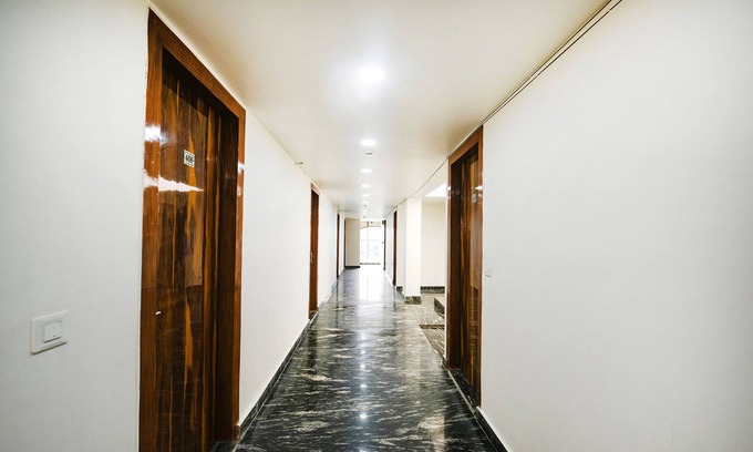 Preet Vihar Hotel | Fabhotel Mona Continental