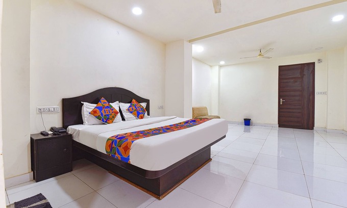 Raja Park Hotel | FabHotel Monark
