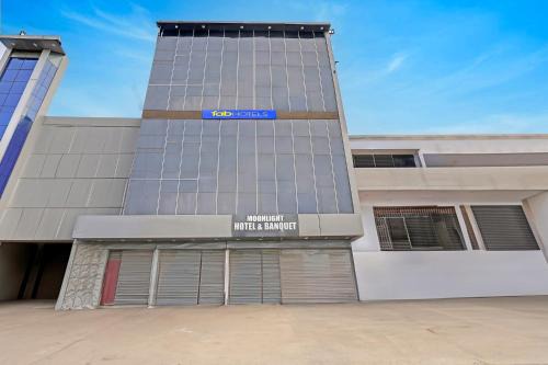 Ghaziabad Hotel | FabHotel Moonlight & Banquets