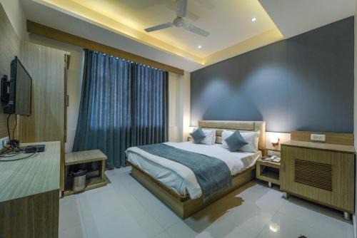 Ahmedabad Hotel | FabHotel New Empire