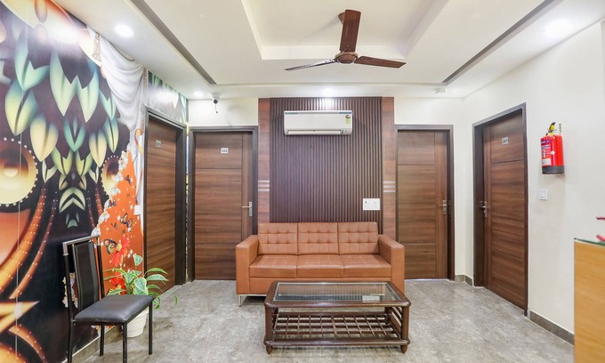 Delhi Hotel | FabHotel Nirvana Residency