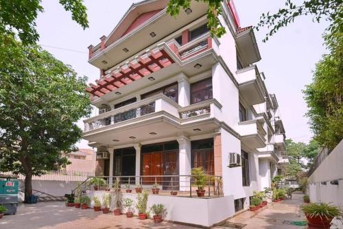 DLF City Hotel | FabHotel Royal Spark Inn