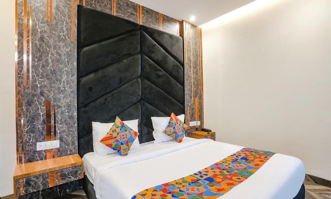 Noida Hotel | FabHotel Royale 116