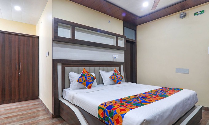 Sarnath Hotel | Fabhotel Saumendra