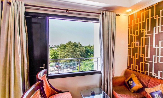 East of Kailash Hotel | Fabhotel Signature Plaza