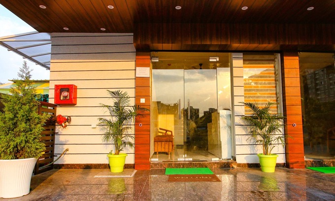 Rau Hotel | Fabhotel The Gravity Inn