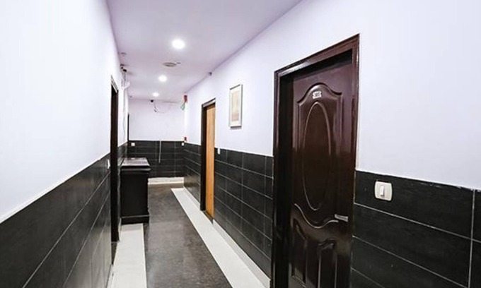 Lajpat Nagar Hotel | Fabhotel The Lazeez