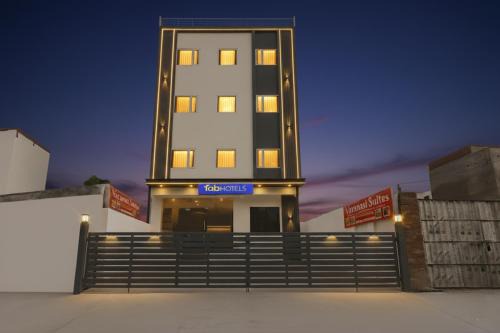 Kakarmatha Hotel | FabHotel Varanasi Suites