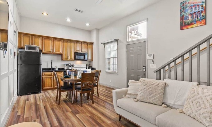 Saint Thomas Development Apartment | Fabulous 2 Bed a block off of Magazine Street!