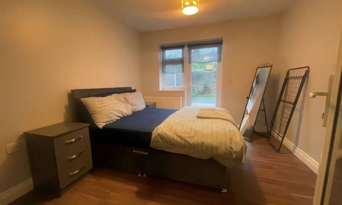 Bellingham Apartment | Fabulous 2-bedroom apartment with AC in charming London