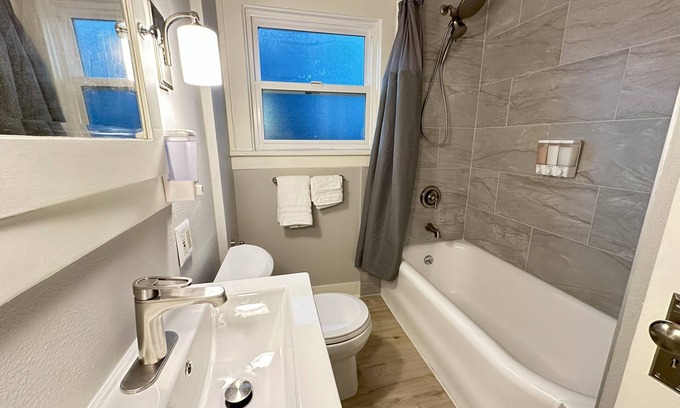 Mann House | Fabulous 2-bedroom house minutes to Downtown Seattle