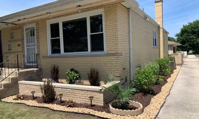 South Deering House | Fabulous 3-bedroom house with AC in Chicago