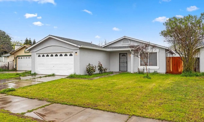 Merced House | Fabulous 3-bedroom house with AC in charming Merced Near the Airport