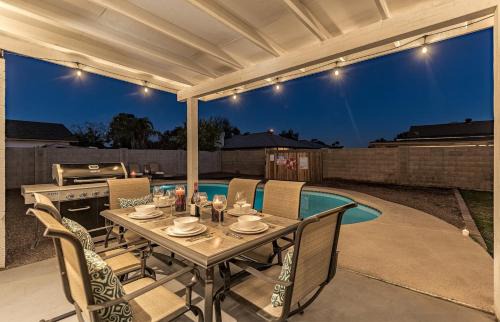 Glendale House | Fabulous 4 Bedroom Home Free Private Heated Pool