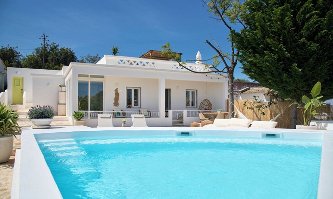 Olhao Villa | Fabulous 4-bedroom villa in Moncarapacho