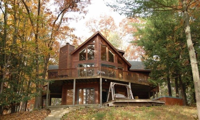 Spooner Cabin | Fabulous 4 BR Lakefront Cabin w/Hot Tub Spooner Wsconsin Area Lake