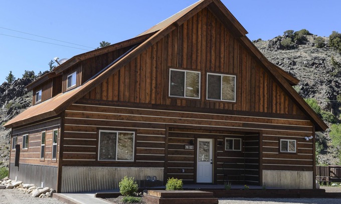 Almont House | Fabulous 5 BR Vacation Home on the Taylor River
