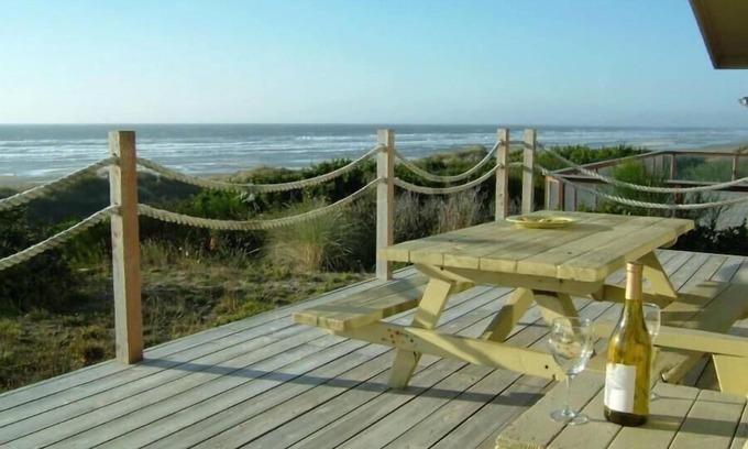 Florence House | fabulous beachfront home, 2 bed, 2 bath, stunning panoramic views - Seaweed