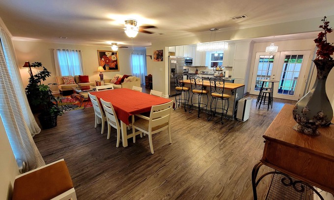Northwest Pensacola House | Fabulous, cozy cottage, w Hot Tub, 20-25 mins to Pensacola & Perdido Key Beach