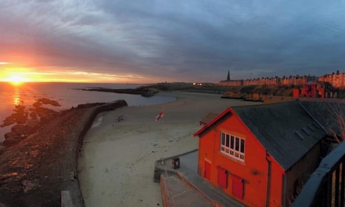Cullercoats Cottage | Fabulous Cozy Sea Front Cottage