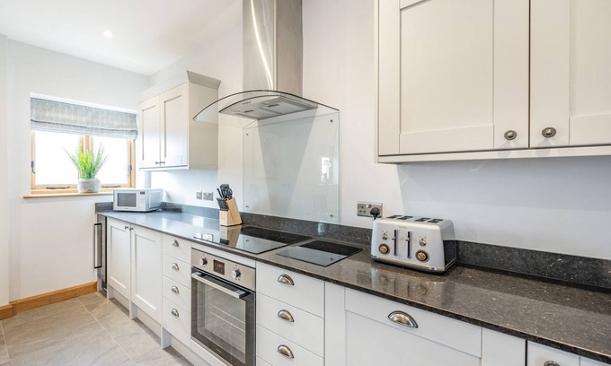 Whitney-on-Wye Cottage | Fabulous, detached barn sleeping eight, with four bedrooms and four bathrooms.