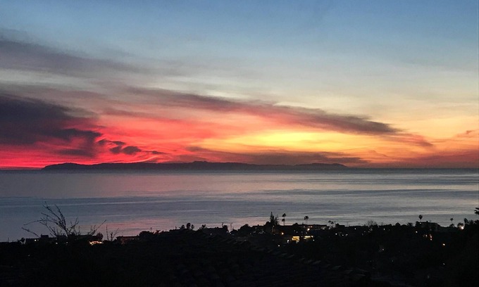 Laguna Beach Cottage | Fabulous fall available - Charming Beach View Cottage