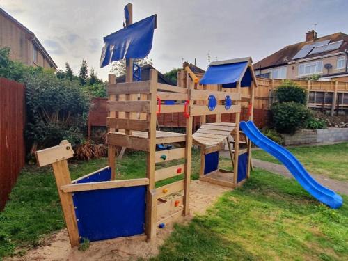Porthcawl House | Fabulous family house next to the beach