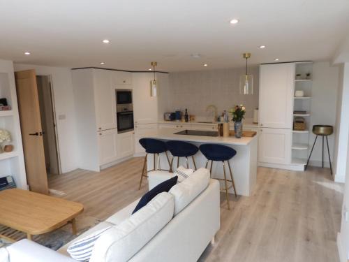 Rhosneigr Apartment | Fabulous Ground Floor Apt Adjacent to Beach