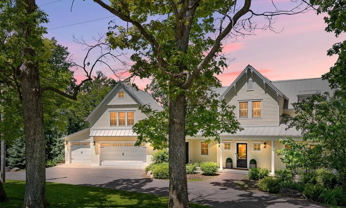 Markesan House | Fabulous Home with direct lake access