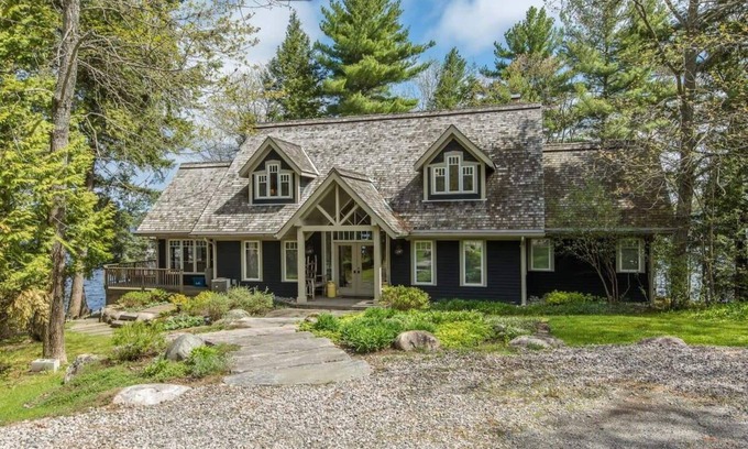 Bala House | Fabulous Lake Muskoka