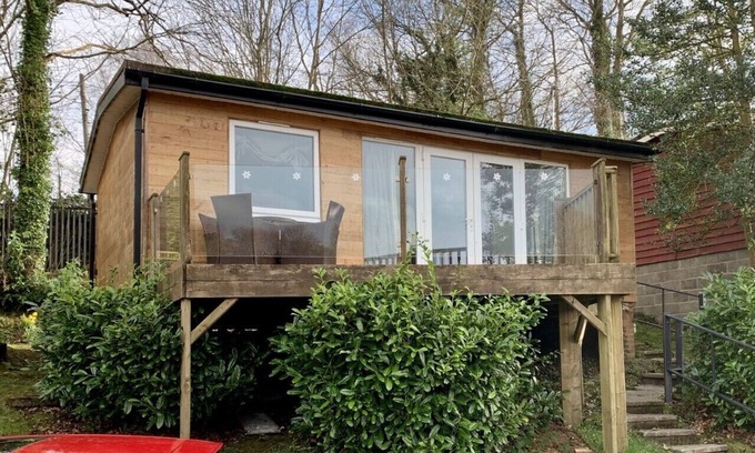 Bont Newydd Ski Chalet | Fabulous little hideaway Lodge on a country holiday park near Caernarfon
