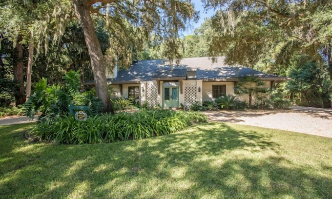 Sea Island Cottage | Fabulous Modern Cottage with Pool! 2 Minute Walk to Beach!