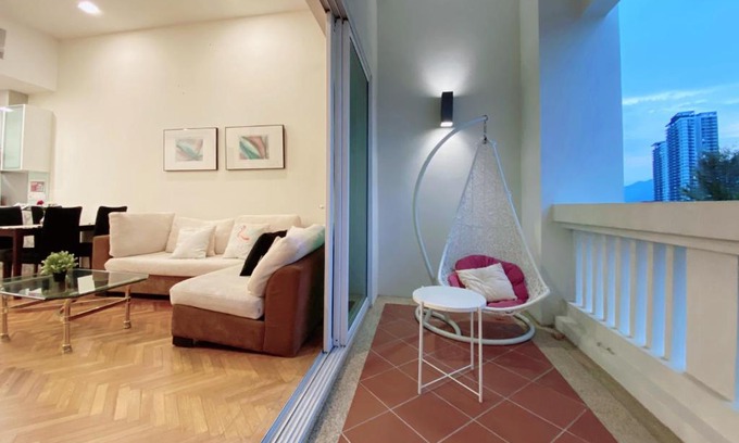 Seri Tanjung Pinang Apartment | Fabulous Modern MarinaSuite with Pool View at StraitQuay by The Sea